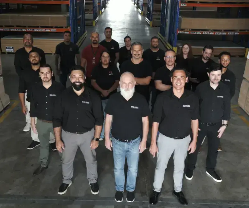 Equipe da Movelex, fornecedor de insumos para marcenaria